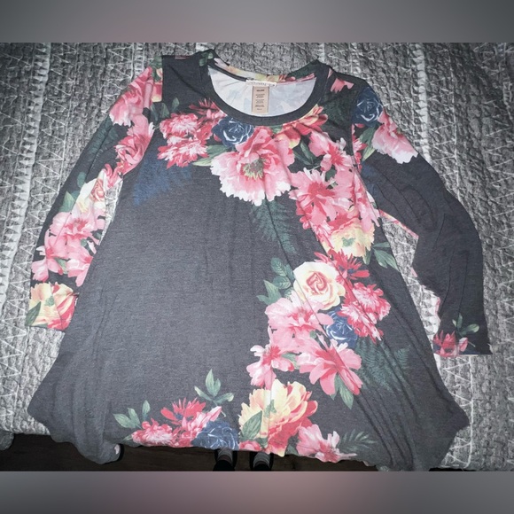 Philosophy Tops - Philosophy XXL Gray Floral Tunic
